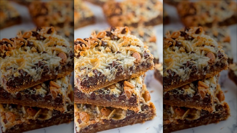 Bar cookies with coconut topping