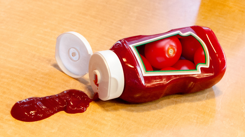 spurting ketchup on table