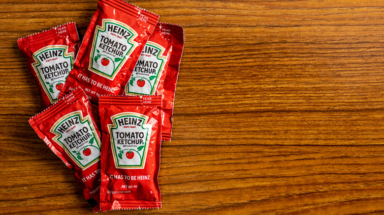 ketchup packets