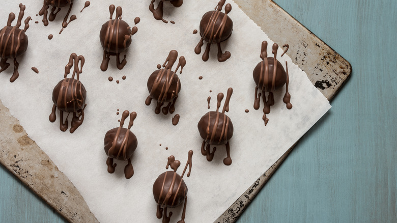 chocolate drizzle truffles