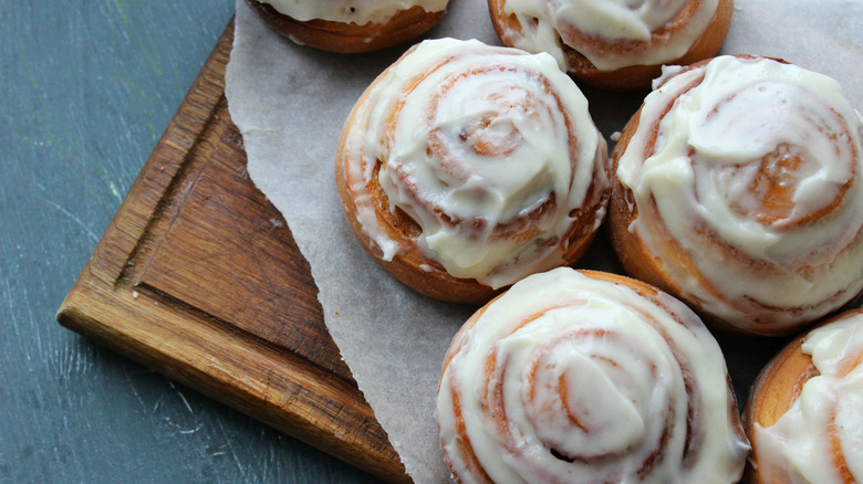 Cinnamon rolls on wooden tray