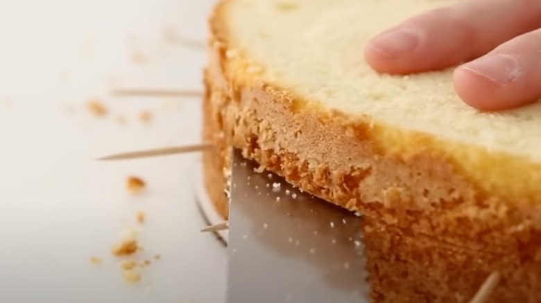 using toothpicks to level a cake