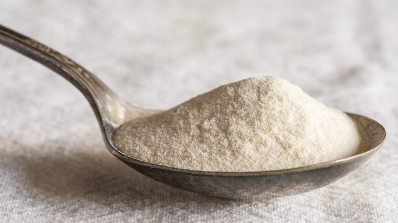 A spoon of xanthan gum 