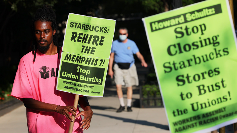 unionizers protesting Starbucks