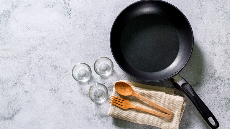 Cast iron pan with utensils