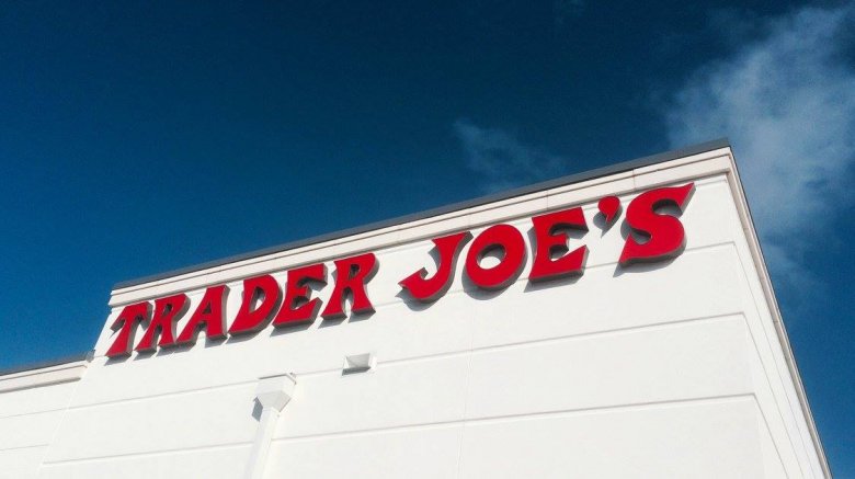 Trader Joe's exterior lettering