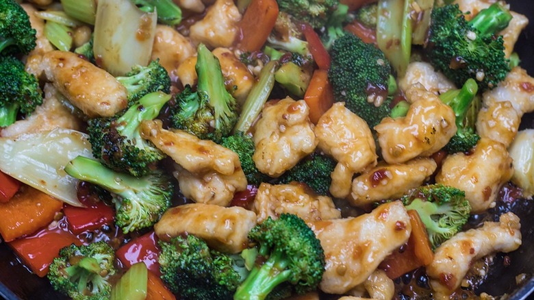 Sweet and spicy Hunan chicken with stir-fried vegetables