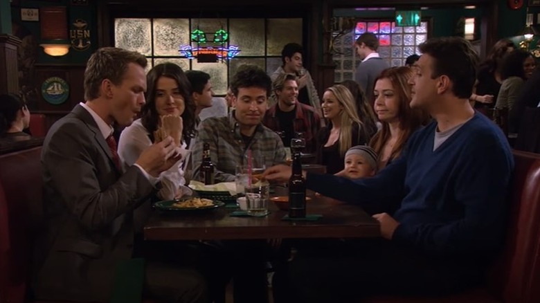 Gang eating at MacLaren's Pub in How I Met Your Mother