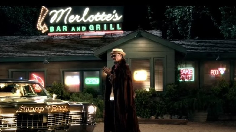 Snoop Dogg outside Merlotte's in music video