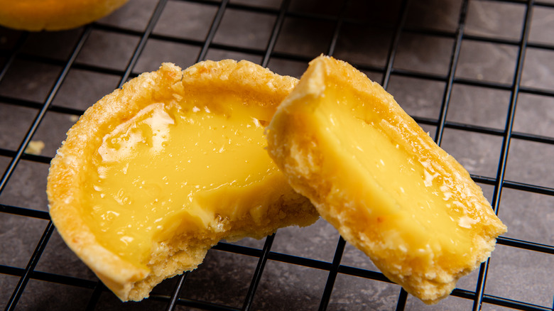 Hong Kong egg tart on a black wire rack