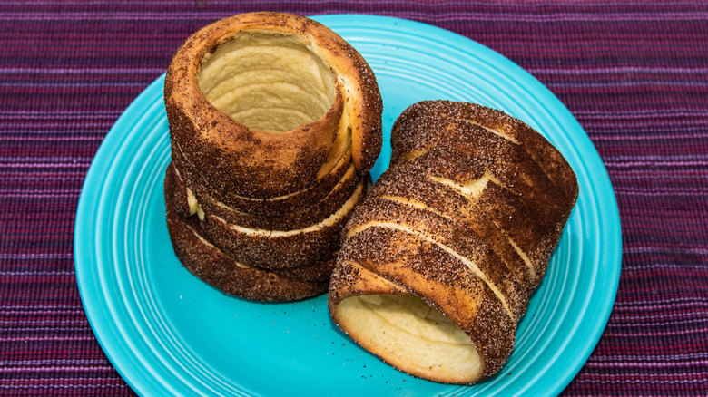 Kürtőskalács on plate