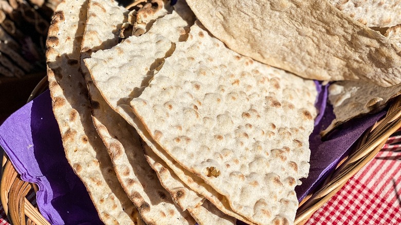 Basket full of knäckebröd