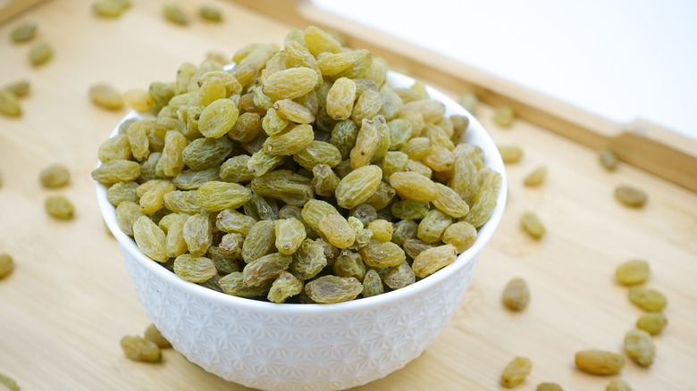 Green raisins