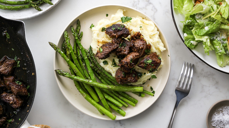 meat with potatoes and asparagus