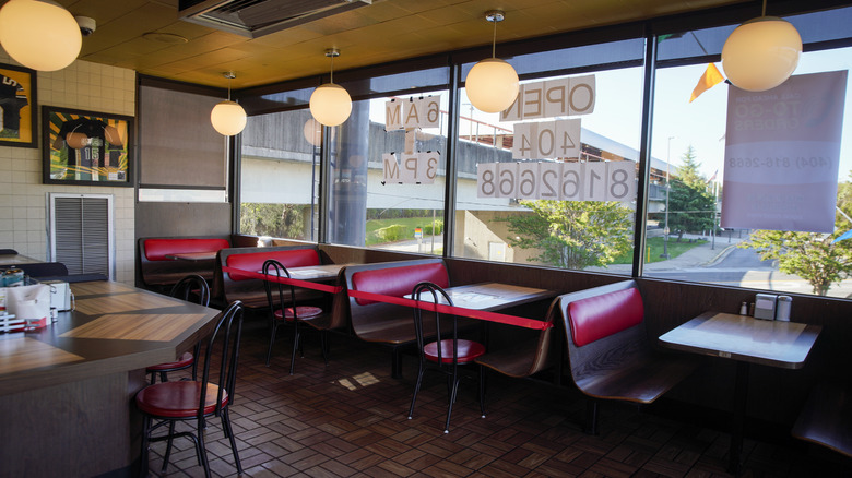 booths at Waffle House 