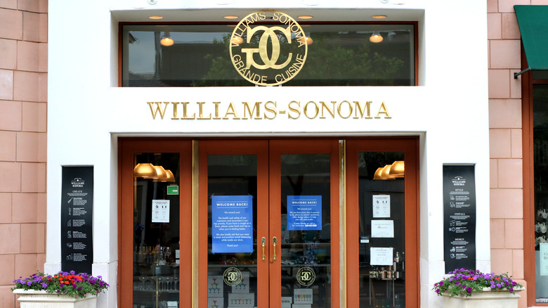 Williams Sonoma storefront