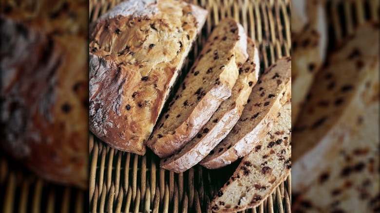 Irish soda bread with currants