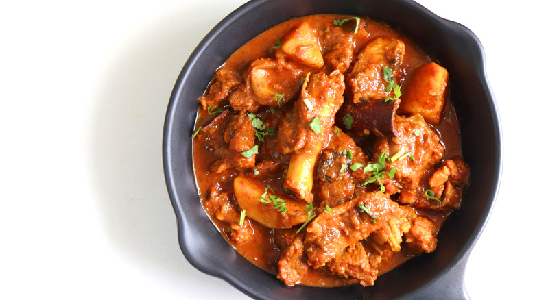 Pan of vindaloo with potatoes