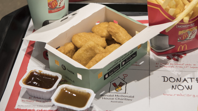 chicken mcnuggets on tray with dipping sauces