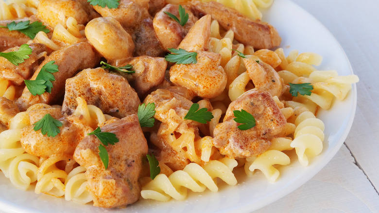 Chicken strogranoff with fusilli pasta