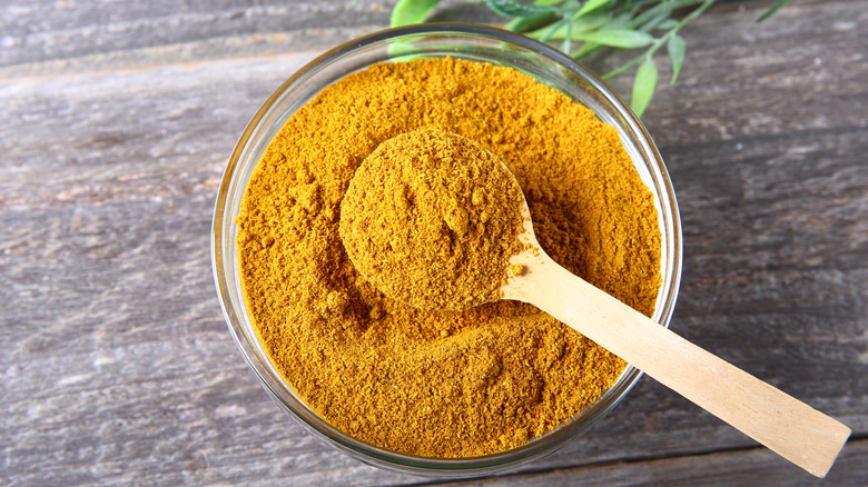 Curry powder in bowl