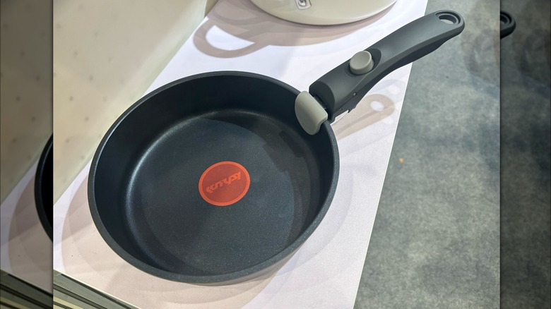 rubber-handled black skillet pan