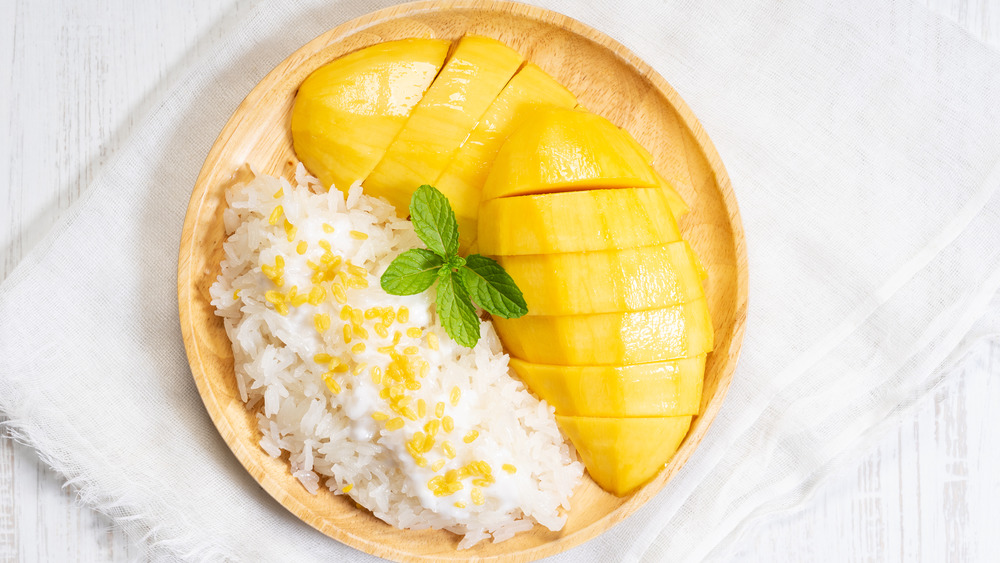 Fresh mango and sticky rice dessert