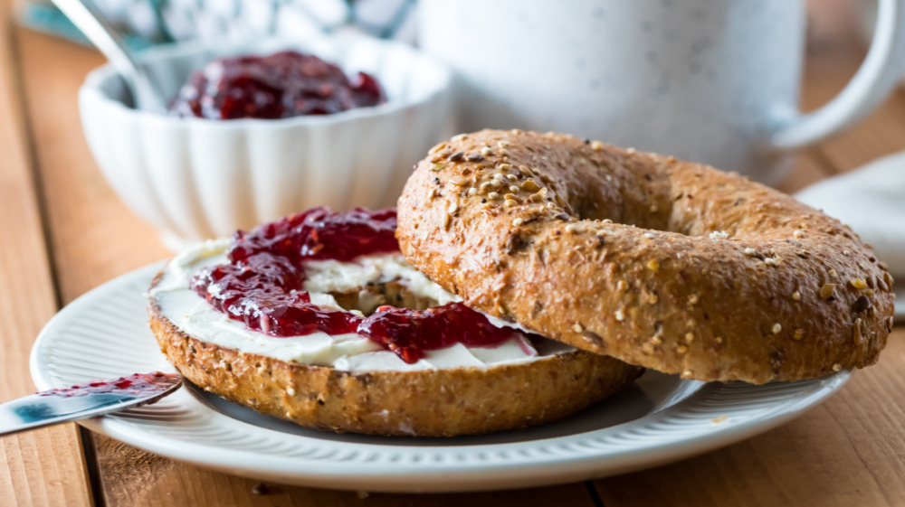 toast with cream cheese