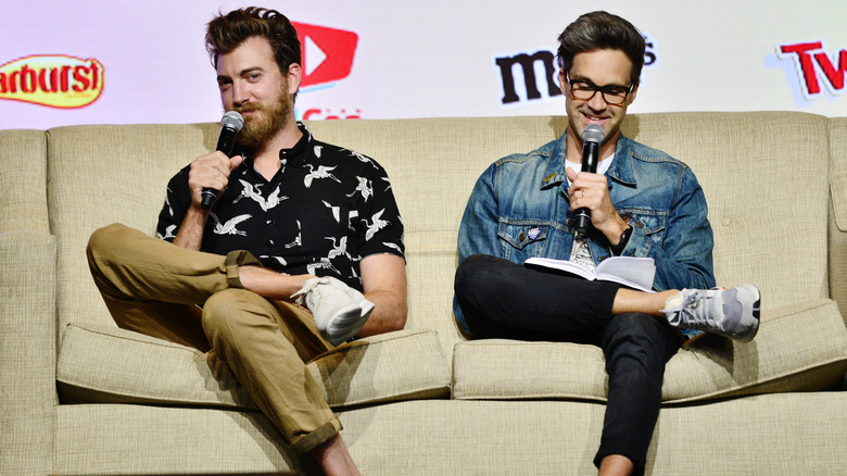 rhett and link on couch on stage at vidcon