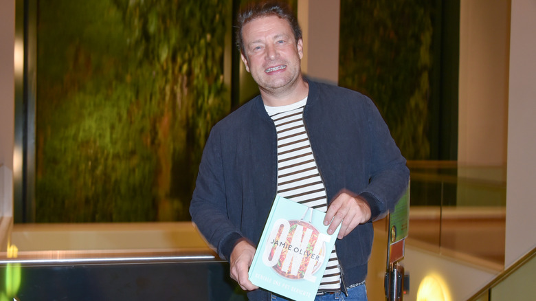 Jamie Oliver holds cookbook 