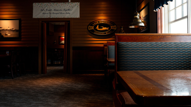 empty booths inside red lobster