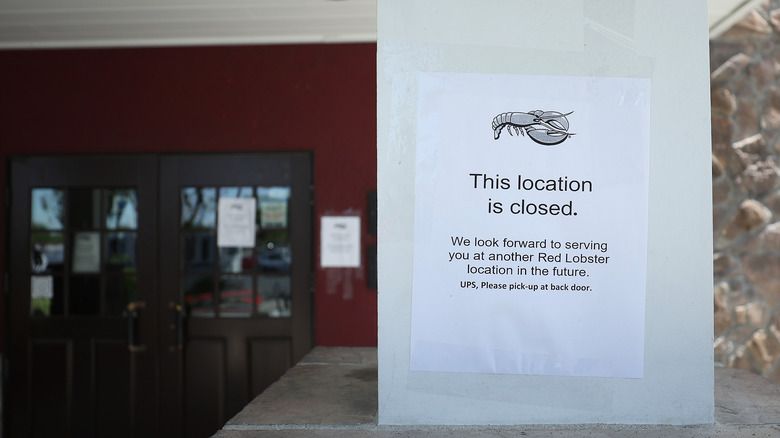 Red Lobster closed sign