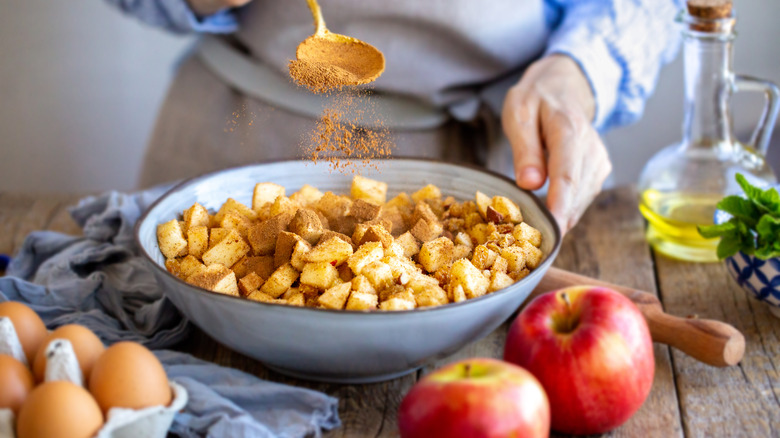 Person baking apple pie