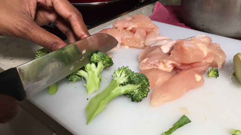 Cross-contamination on a cutting board