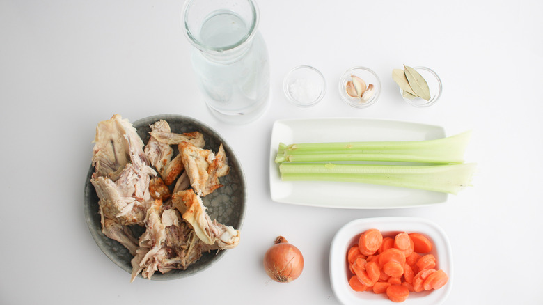 chicken broth ingredients