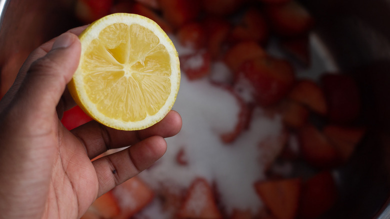 lemon being added to strawbery jam