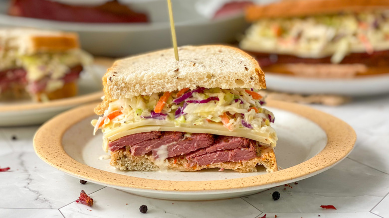 pastrami sandwich on plate 