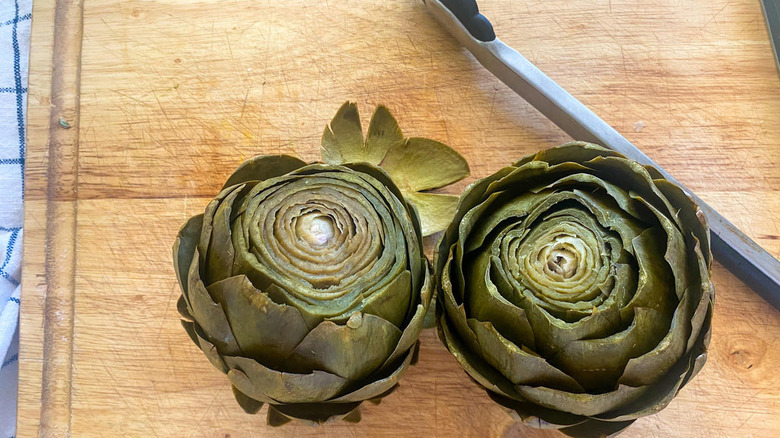 Cooked artichokes ready to be tested