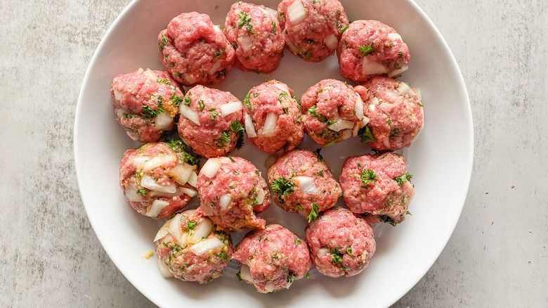meatballs on plate