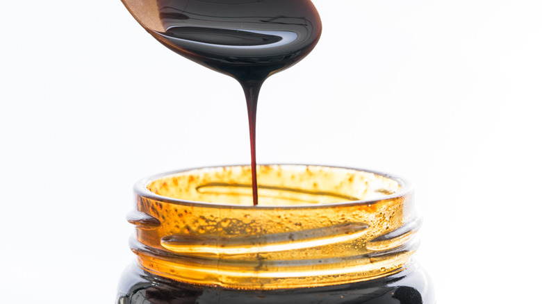 teaspoon of syrup dripping into jar