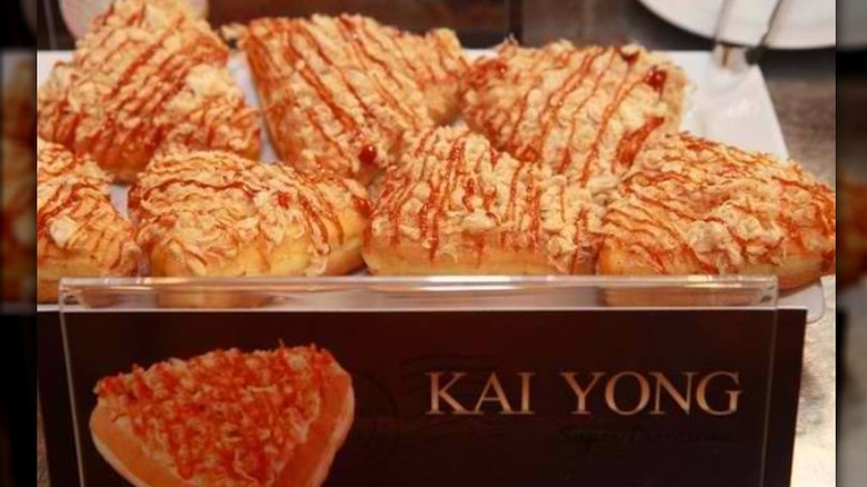 Display of Kai Yong donuts 