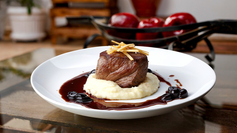 Filet mignon with jabuticaba sauce