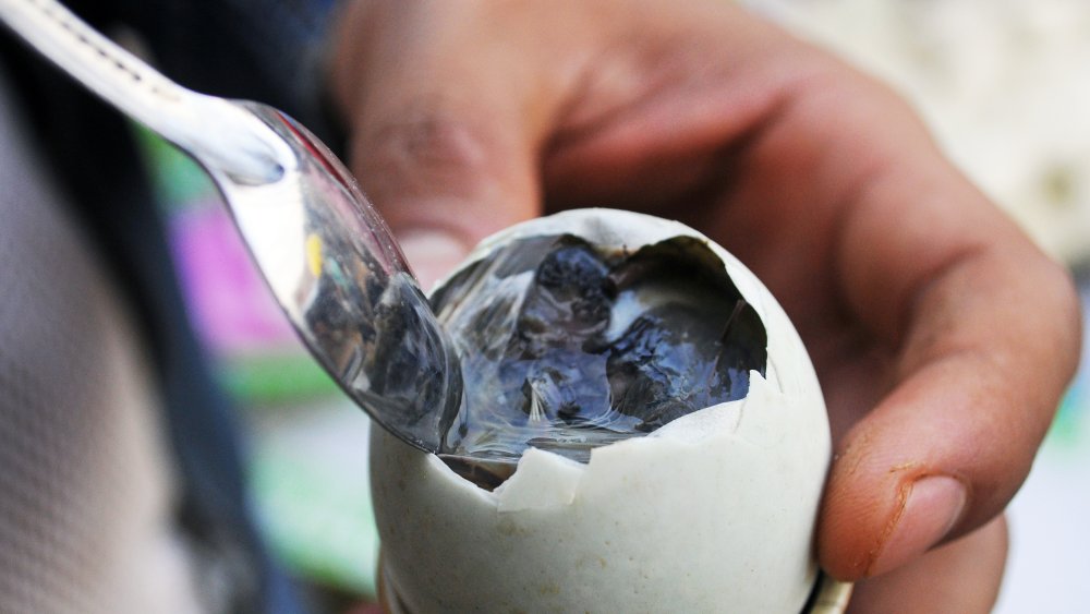 diner shows inside of a balut