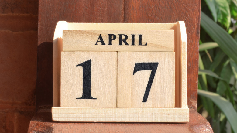 Daily wooden block calendar with April 17 in black letters