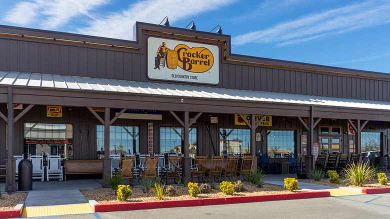 Cracker Barrel storefront