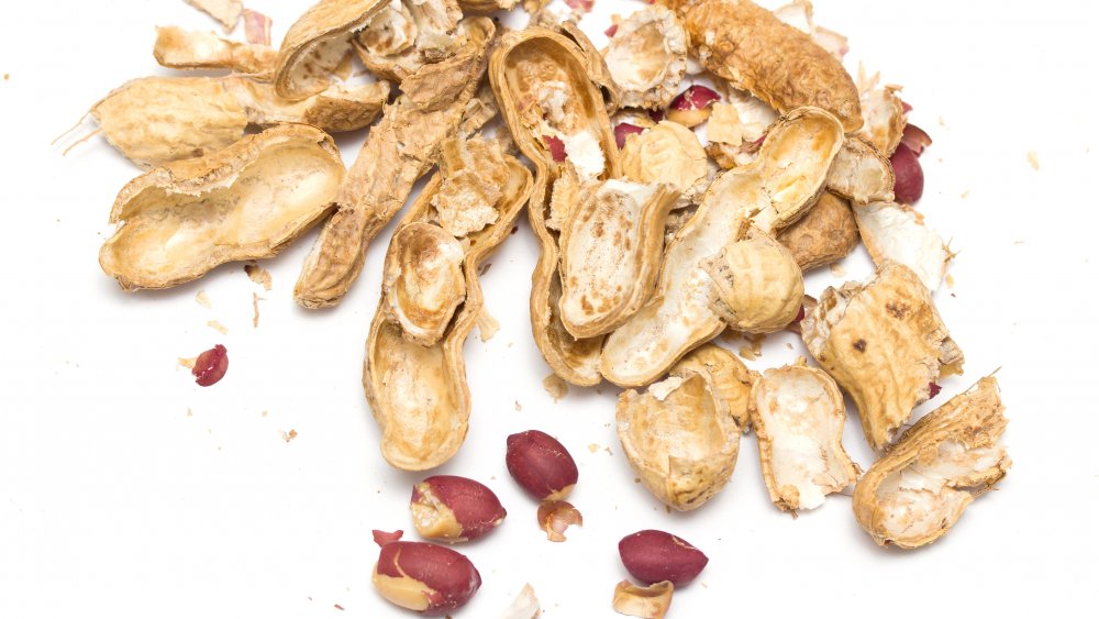 is-it-really-safe-to-eat-peanut-shells