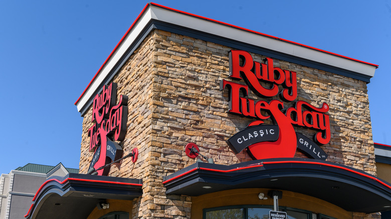 Ruby Tuesday restaurant exterior