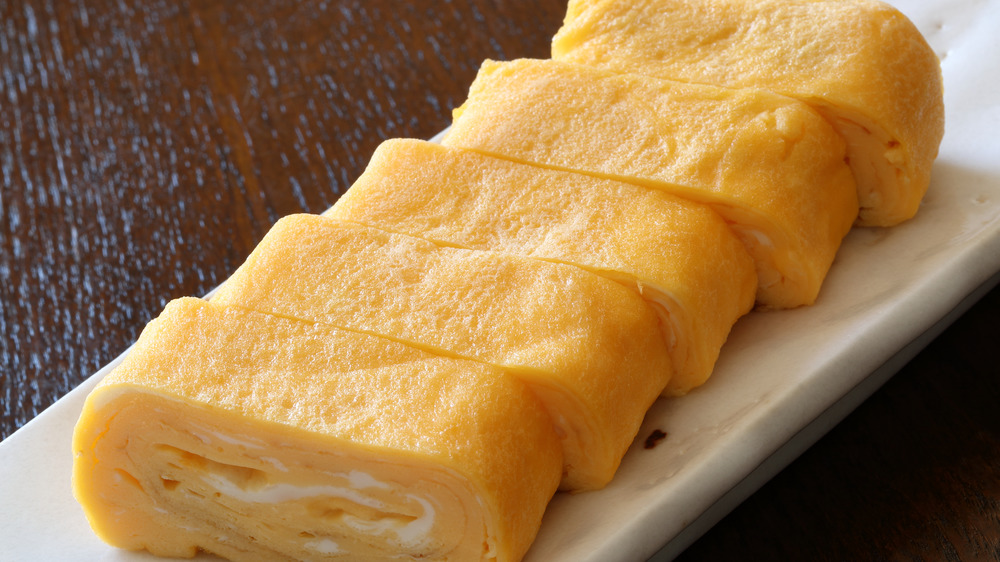 Tamagoyaki on a white dish