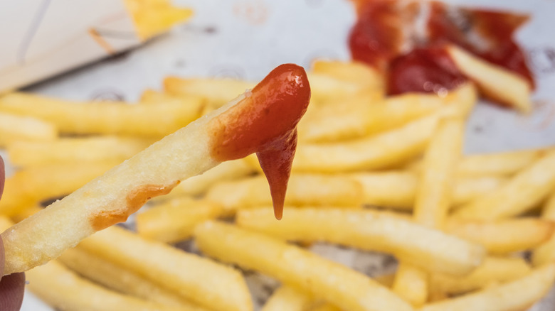 ketchup on fry