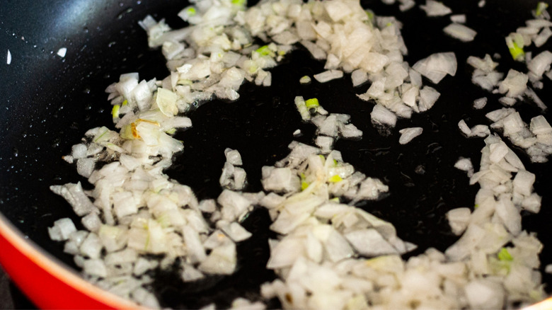 onions sautéing